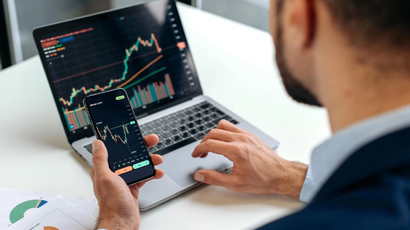 Nafto TechCora Piattaforma di Trading